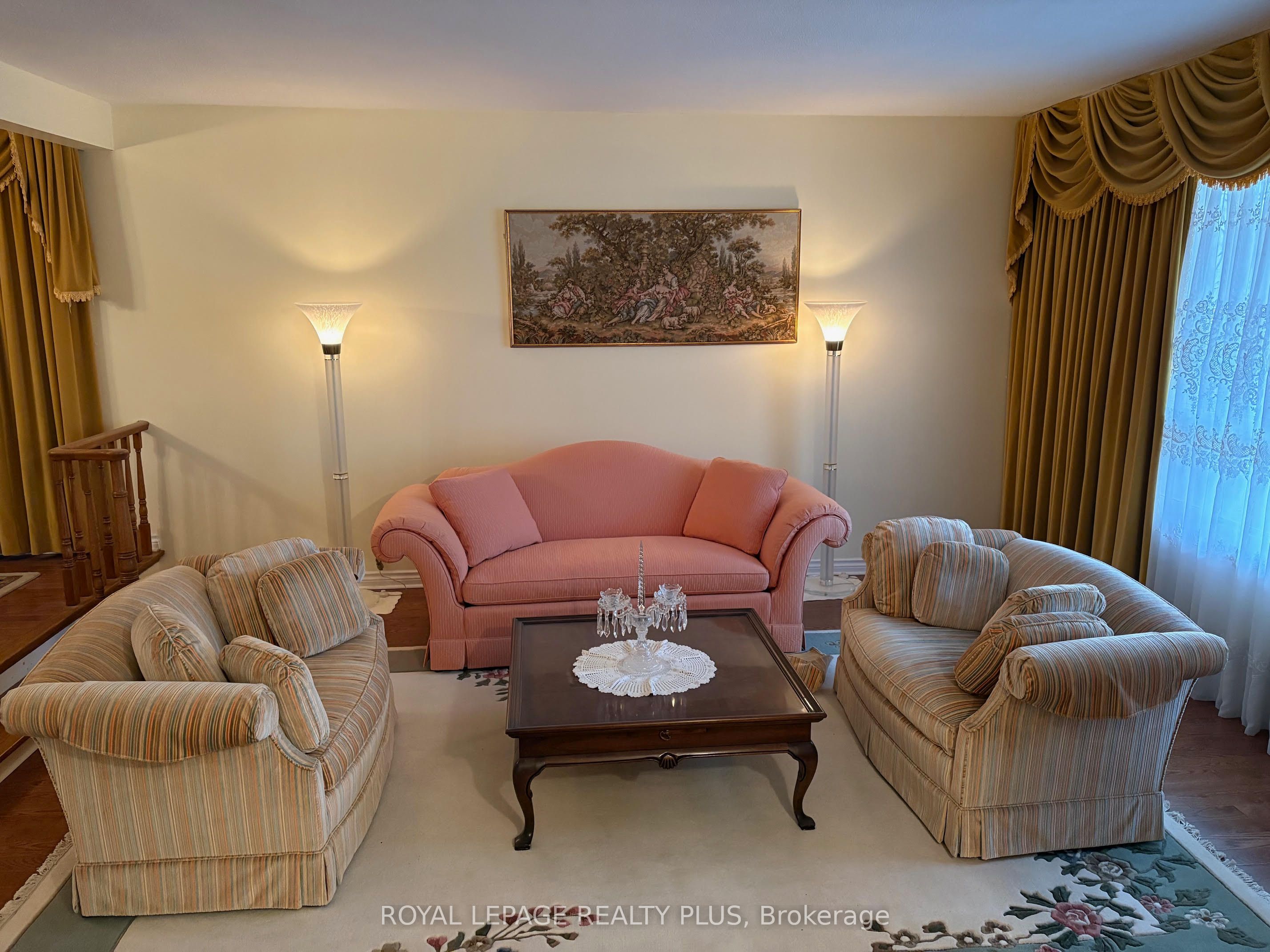 2524 Avongate Drive S