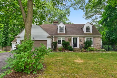 330 Poplar Drive Oakville ON L6J 4E1