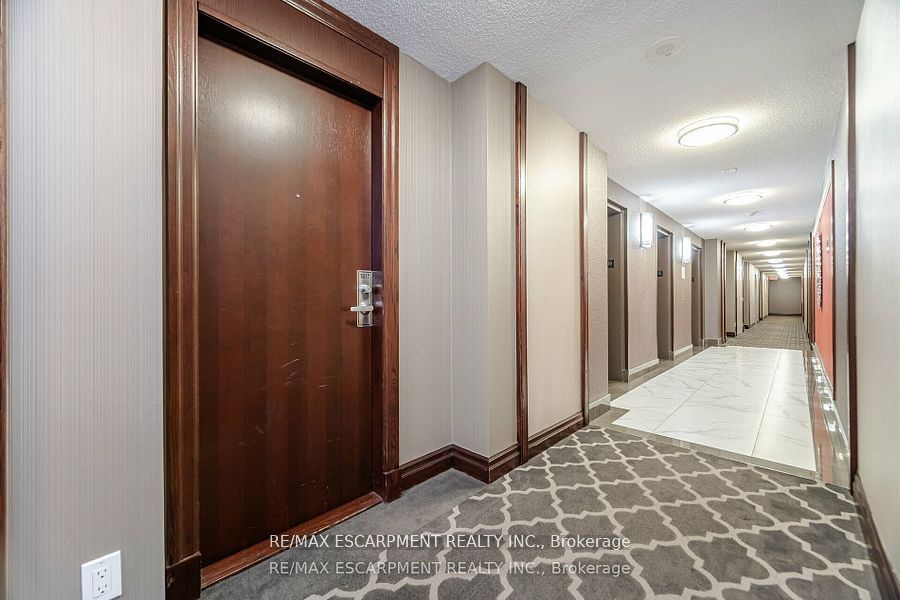 335 Rathburn Road W 1617
