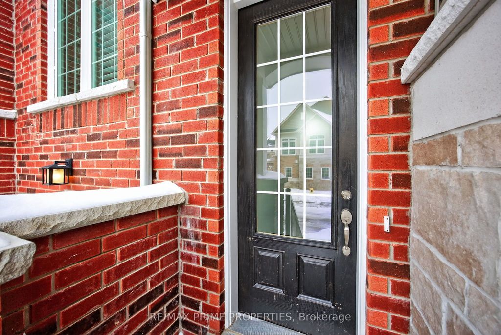 Photo of 106 Lyall Stokes Circle, East Gwillimbury, ON L0G 1M0 (MLS # N12788124)