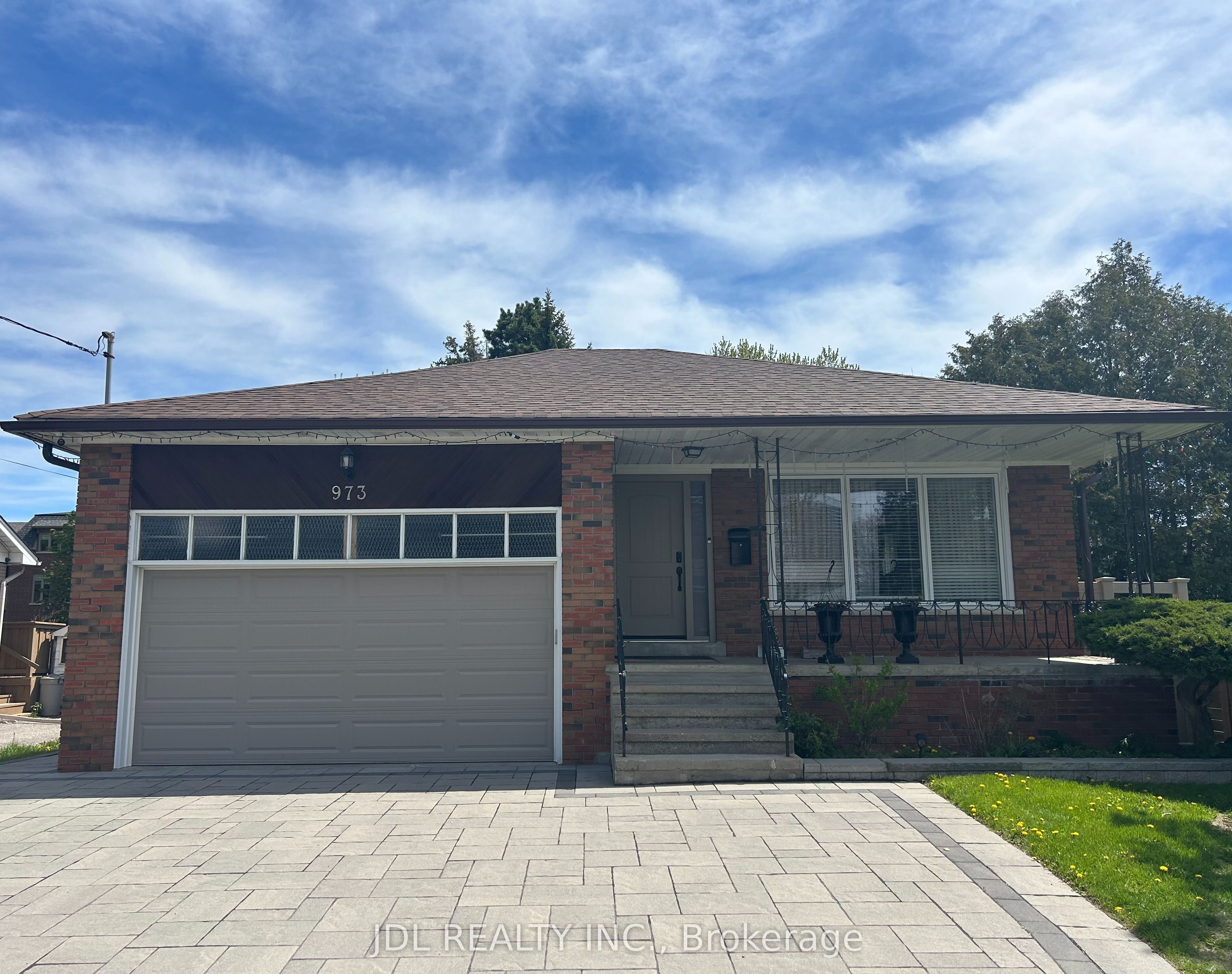 Photo 1 of 5 — 973 Willowdale Ave Avenue Unit B, Toronto, ON M2M 3C6