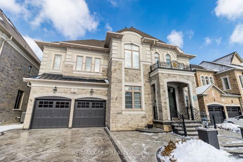 28 Cloverhaven Road Brampton ON L6P 4E4