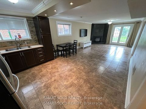 1575 Corkstone Glade Mississauga ON L4W 2E8