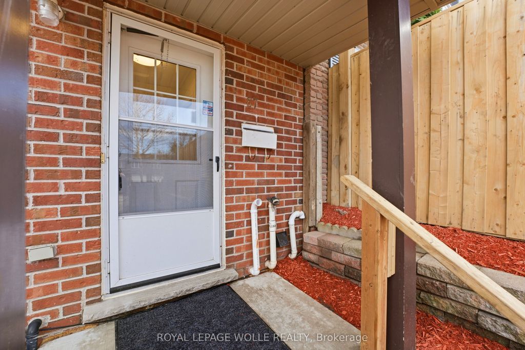 Photo of 87 Ralgreen Crescent, Waterloo, ON N2M 1V1 (MLS # X13112062)