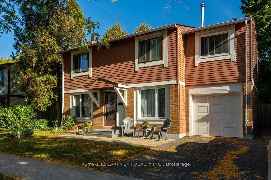 Photo of 8 CHUDLEIGH Street, Hamilton, ON L9H 7E4 (MLS # X12450857)