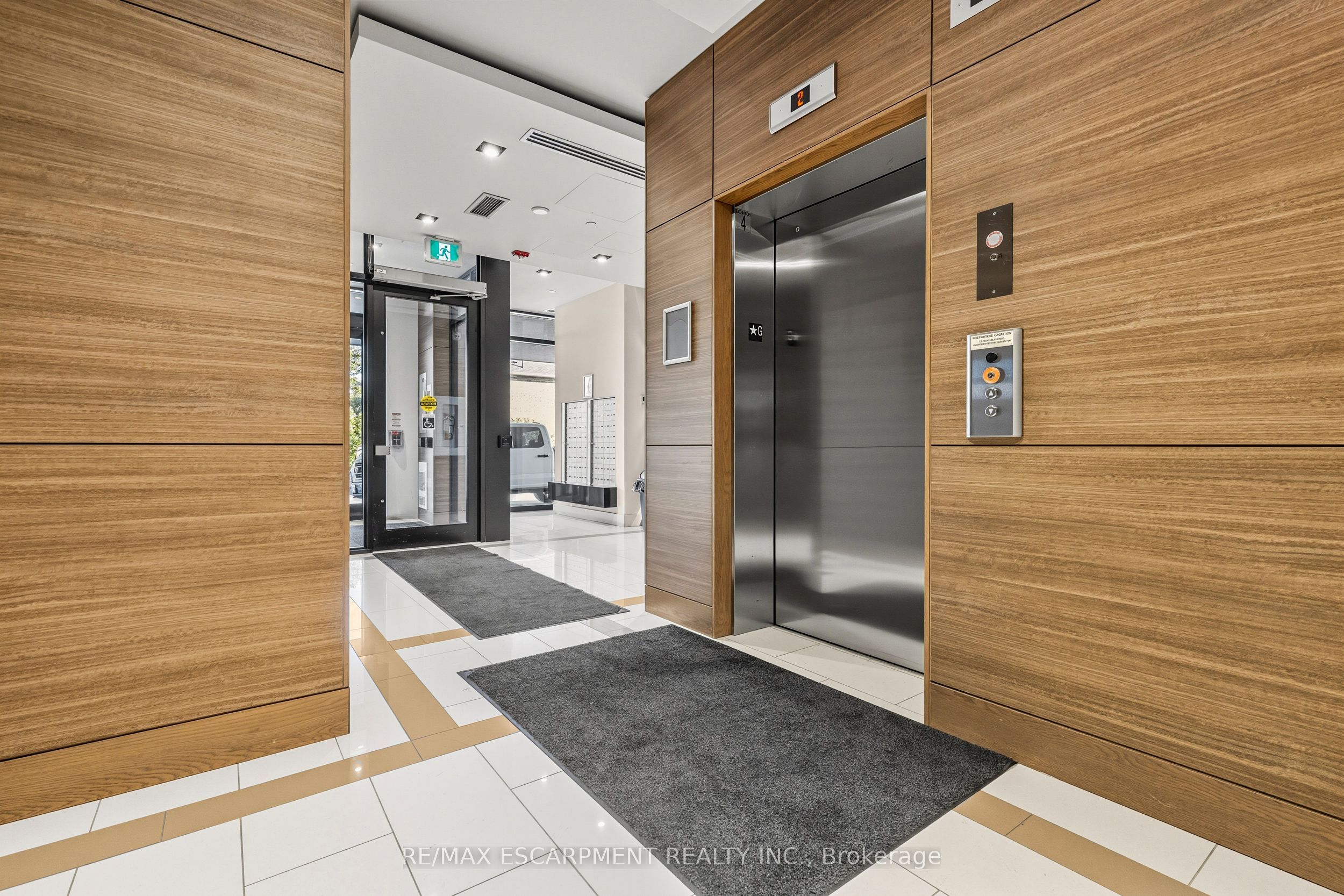 5220 Dundas Street D515