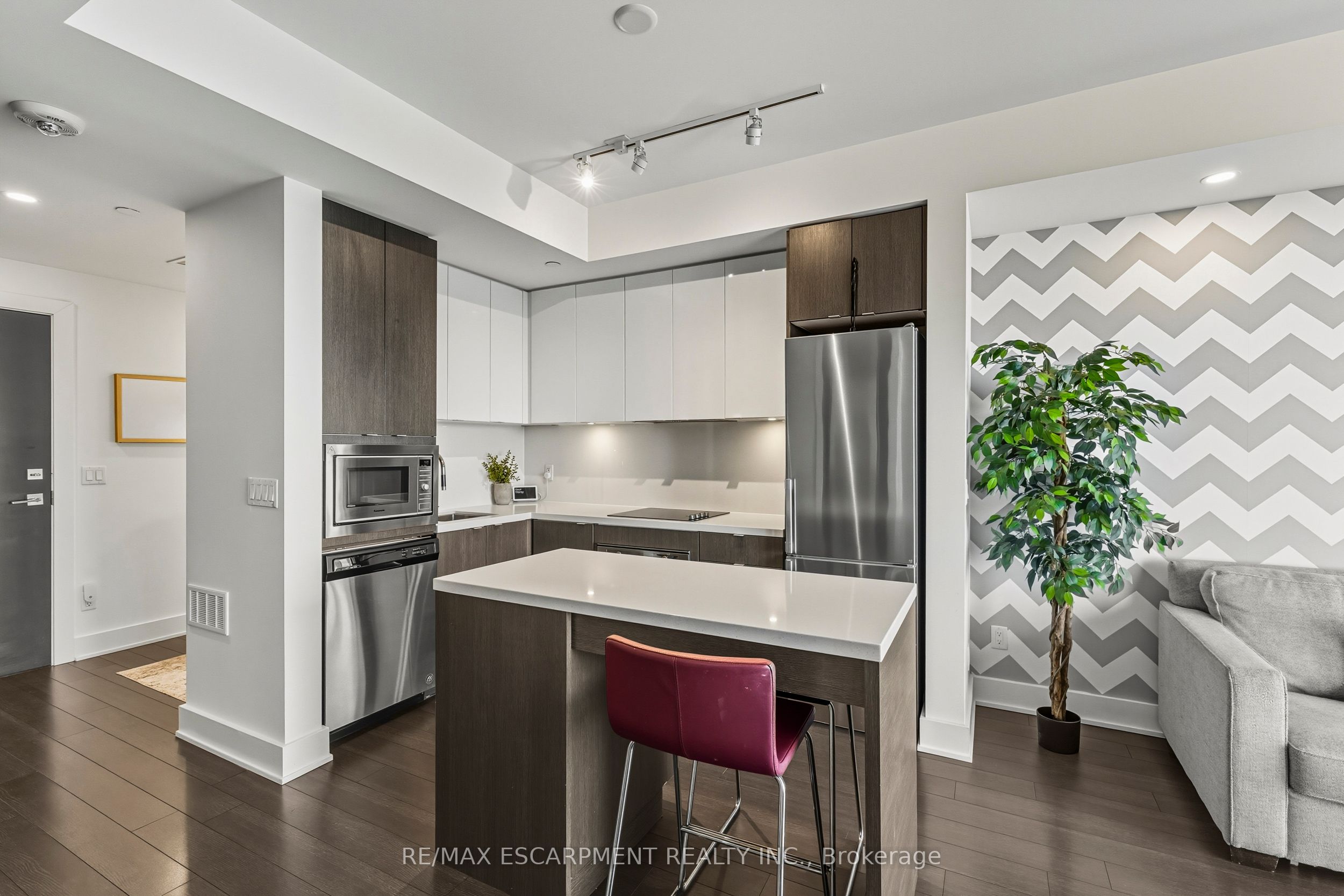 5220 Dundas Street D515