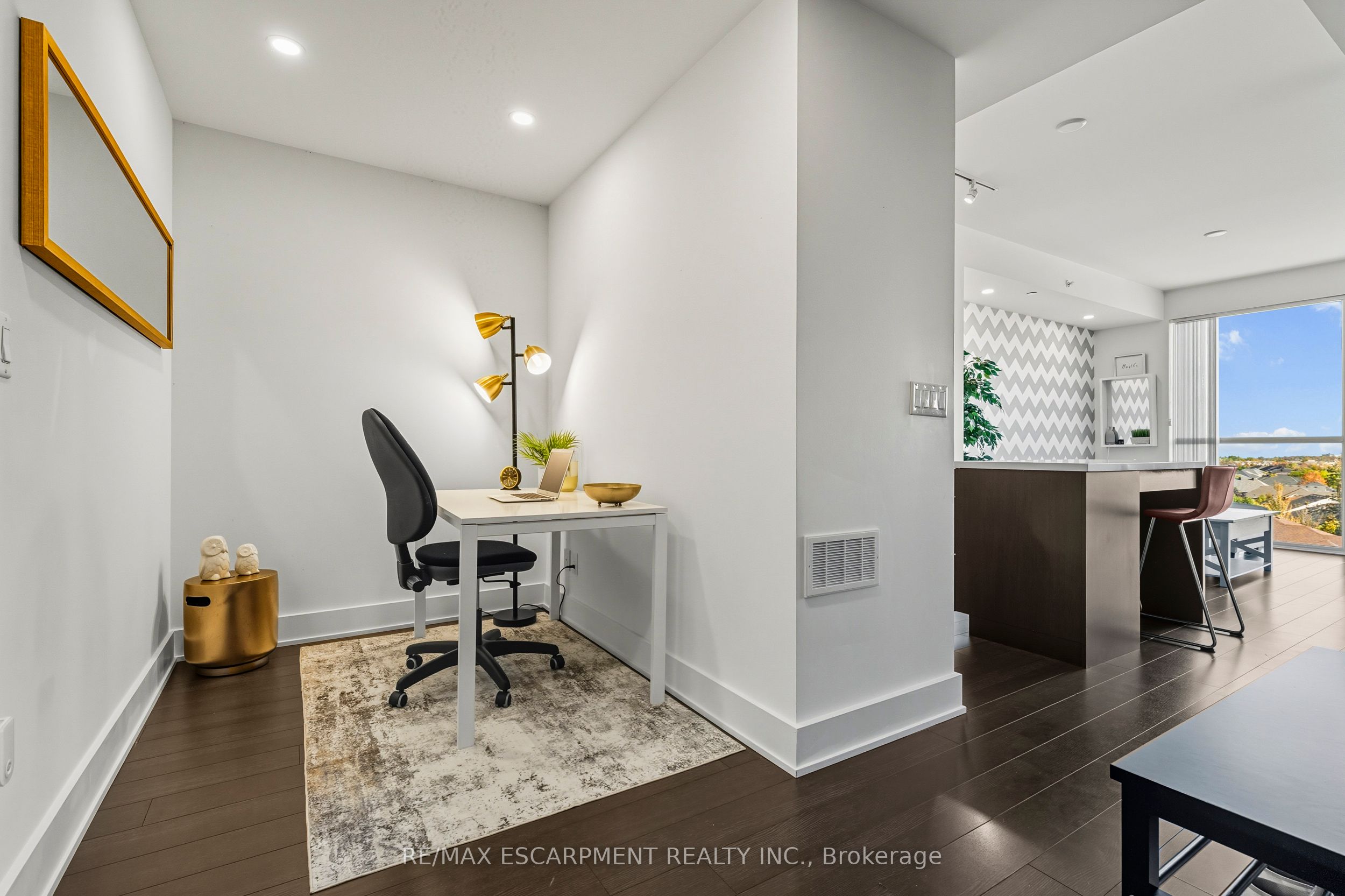 5220 Dundas Street D515