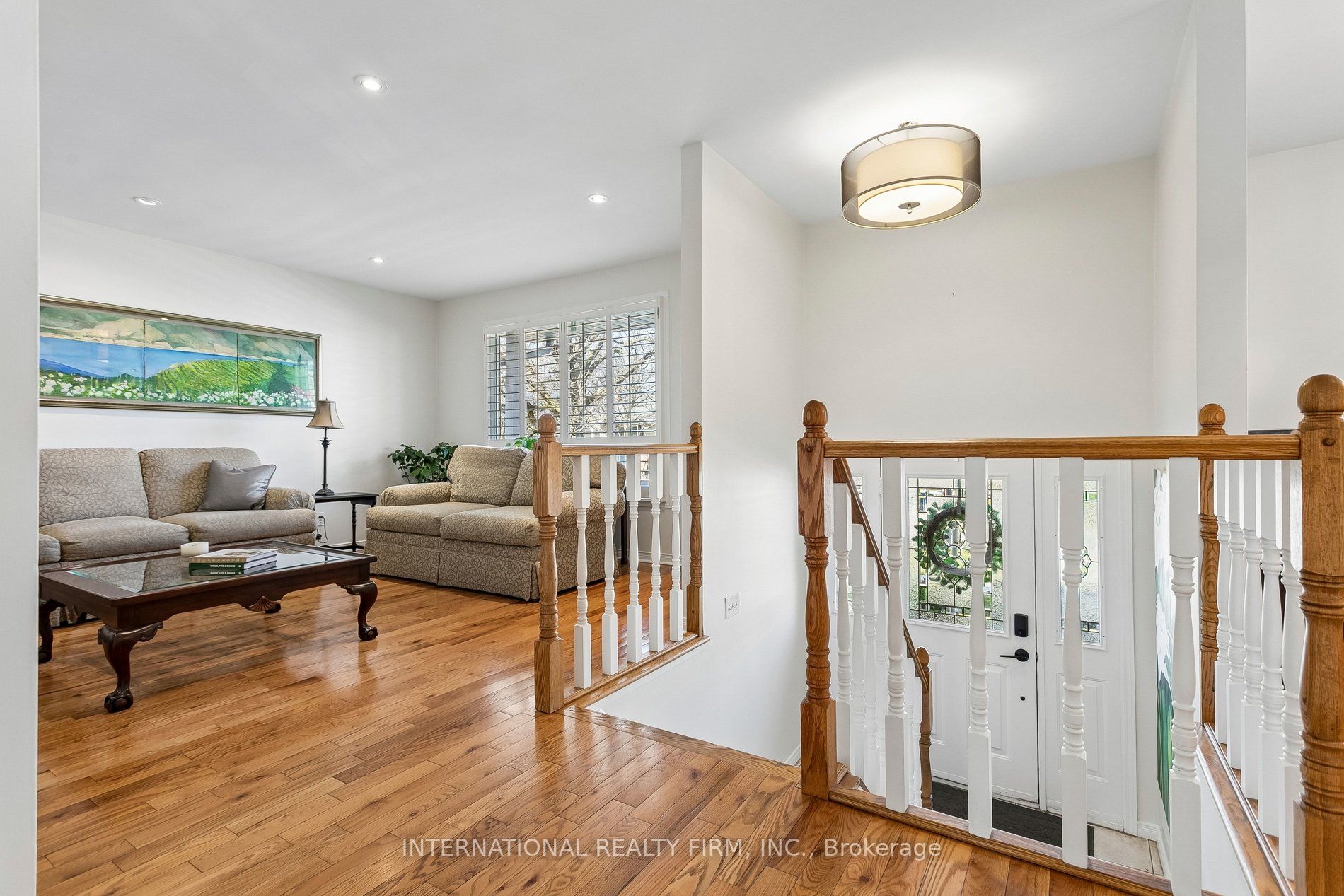 1326 Roxborough Crescent