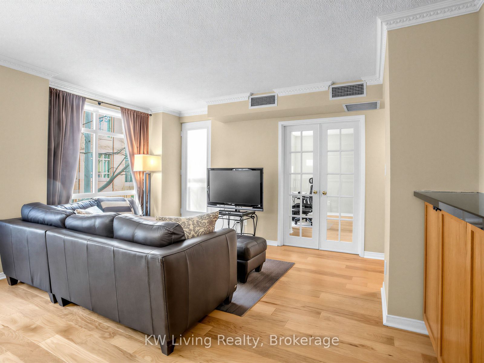 99 Hayden Street 208