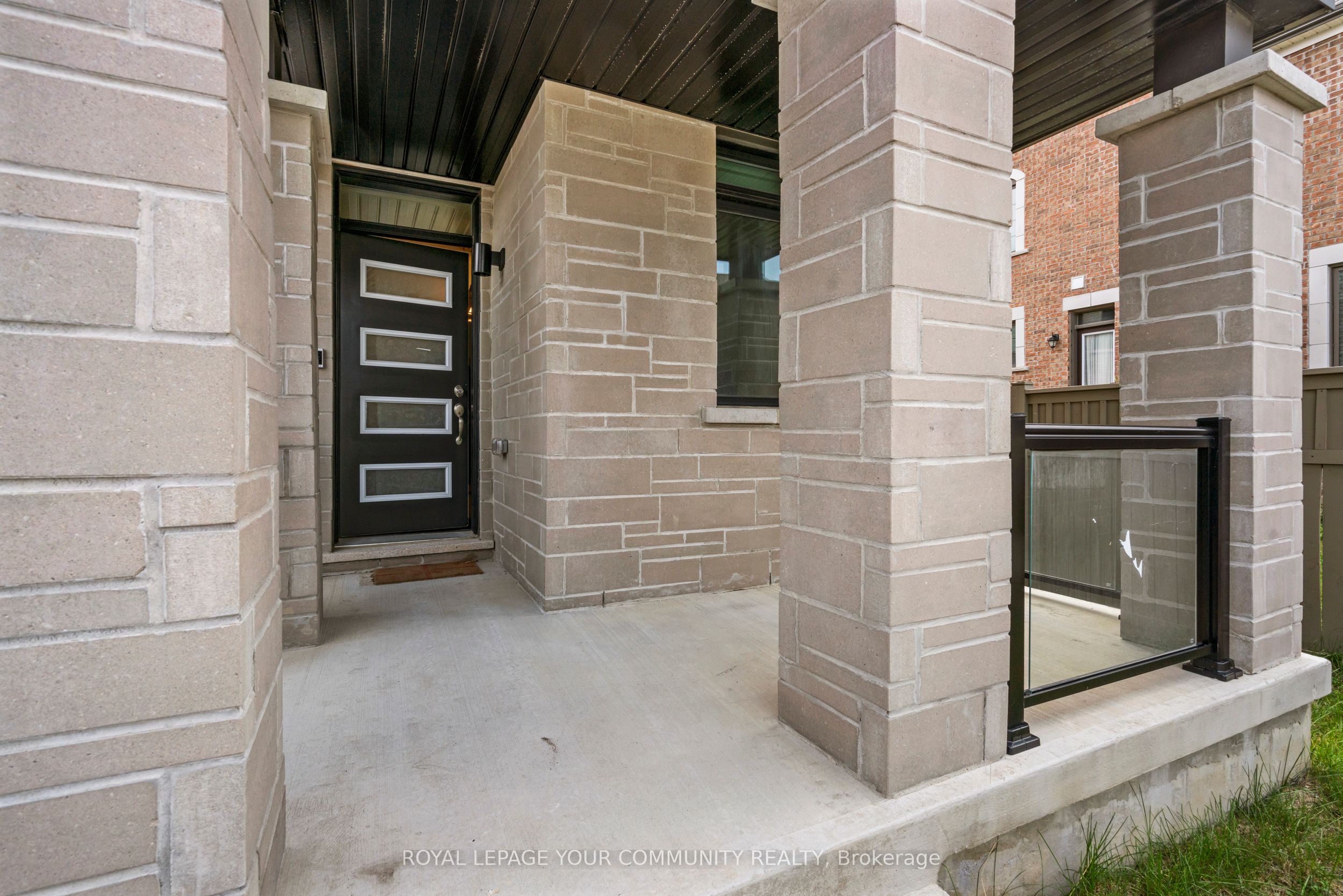 82 NAVITAS Crescent