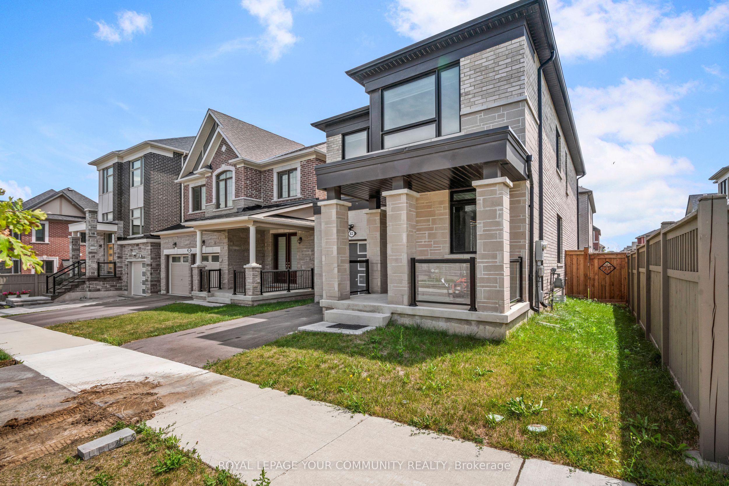 82 NAVITAS Crescent