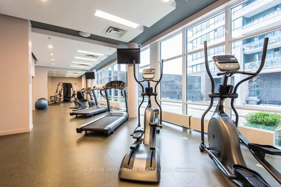 1 Hurontario Street 808