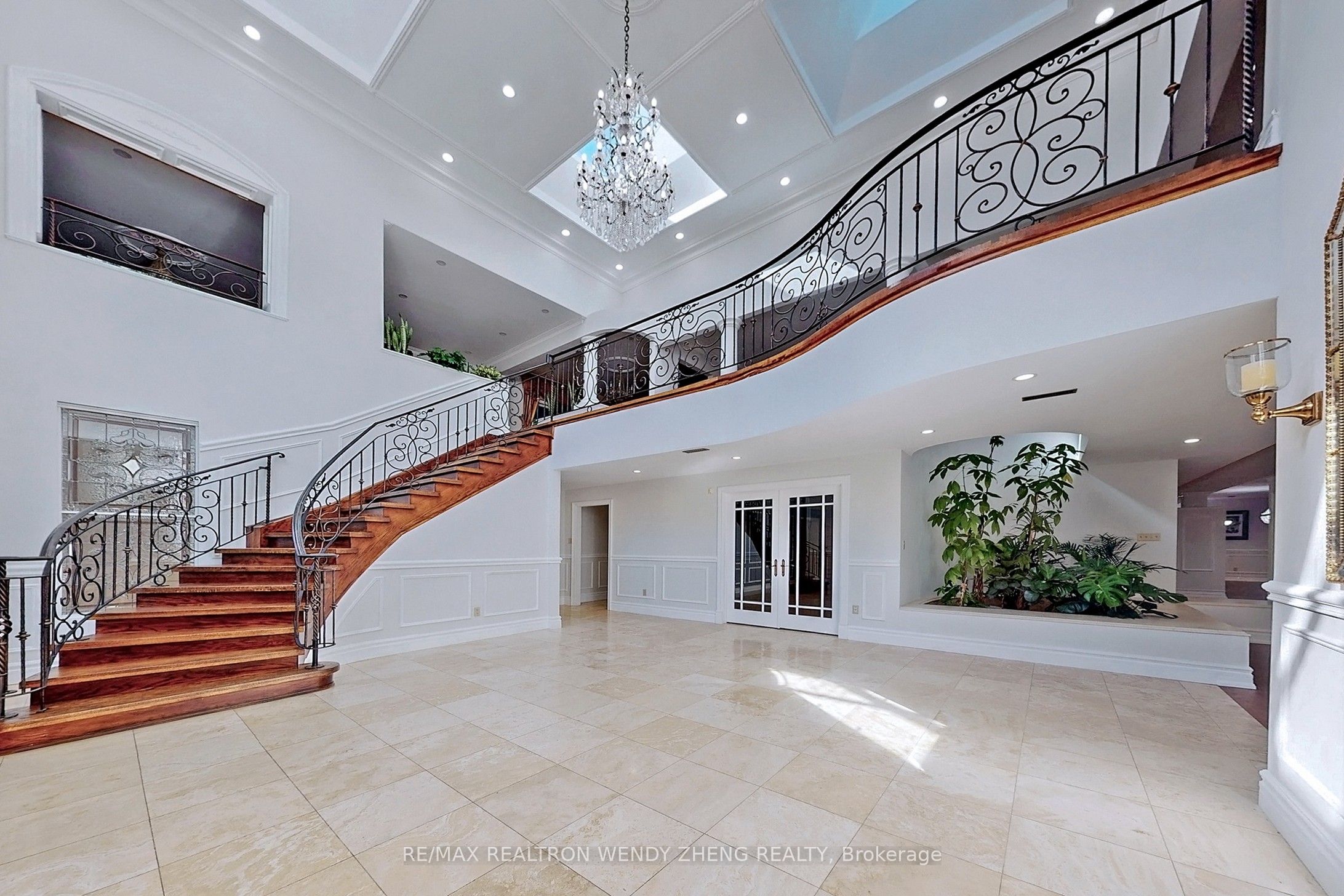 305 Woodland Acres Crescent