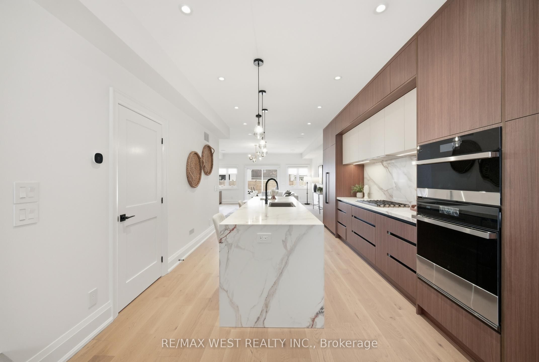 390 St Clarens Avenue