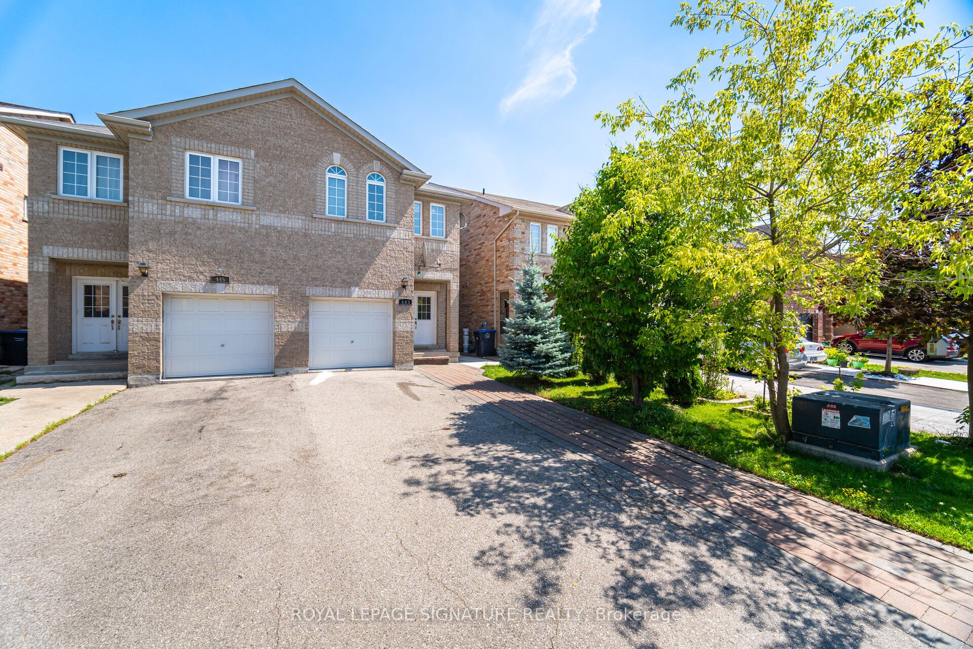 443 Comiskey Crescent