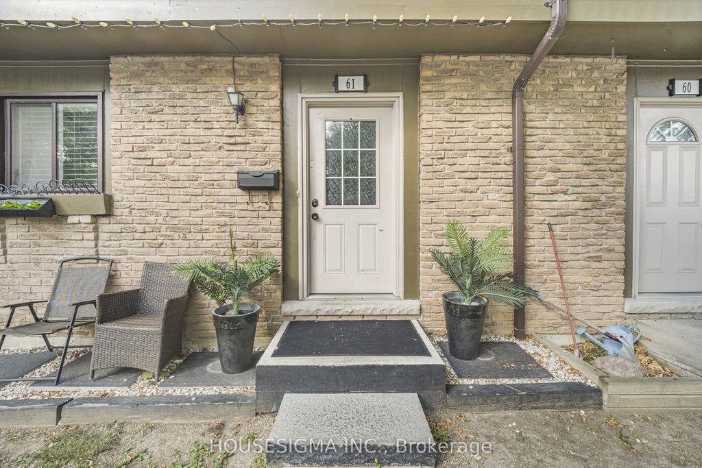 Photo of 105 Hansen Road N #61, Brampton, ON L6V 3C9 (MLS # W13790326)