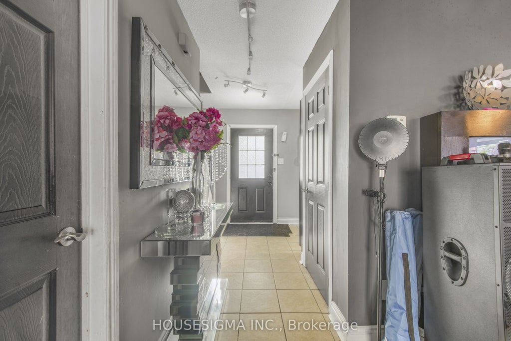Photo of 105 Hansen Road N #61, Brampton, ON L6V 3C9 (MLS # W13790326)