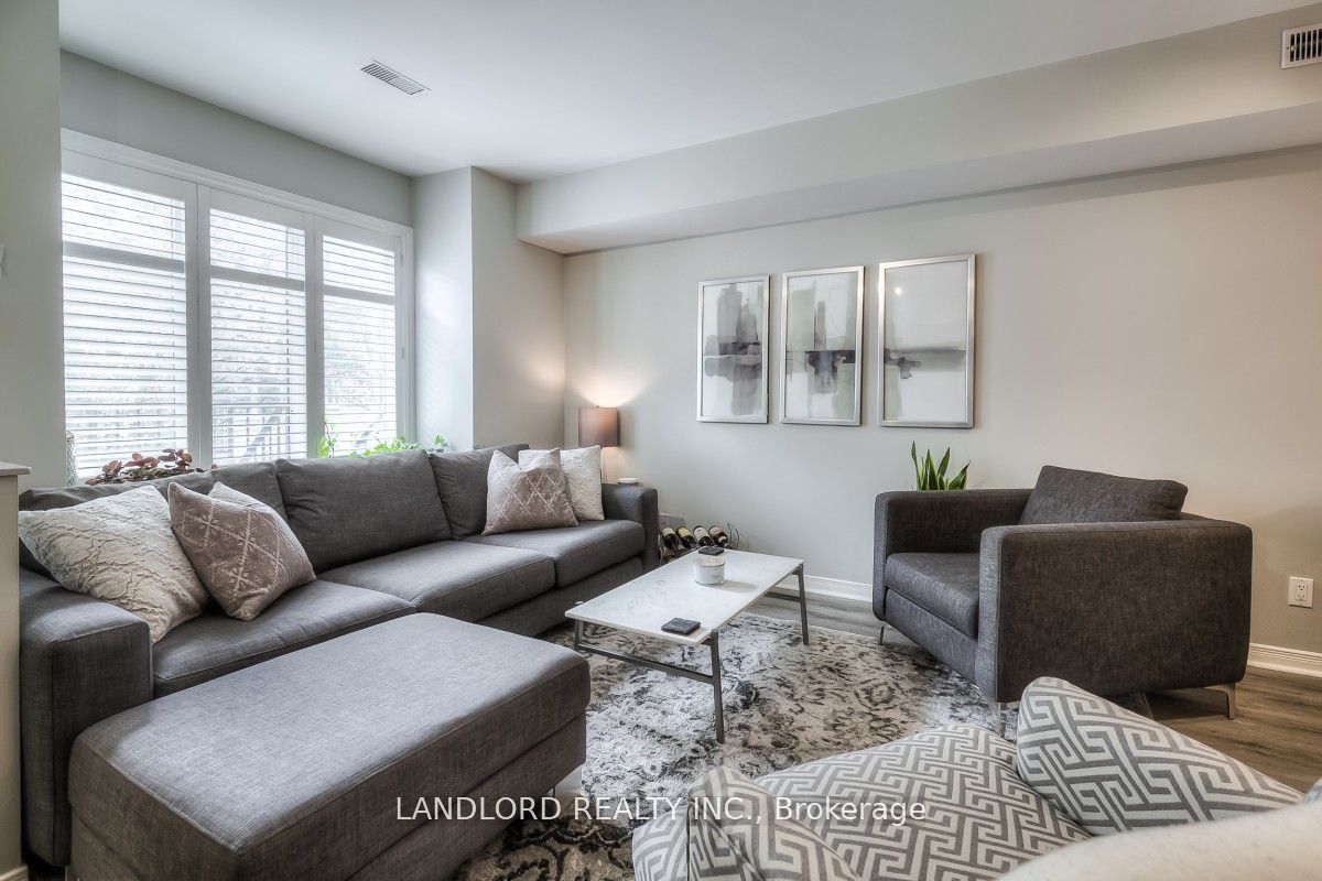 208 Niagara Street 90