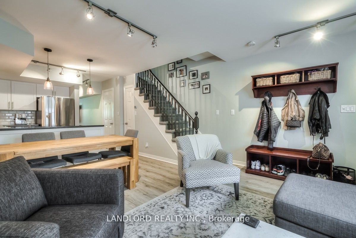 208 Niagara Street 90