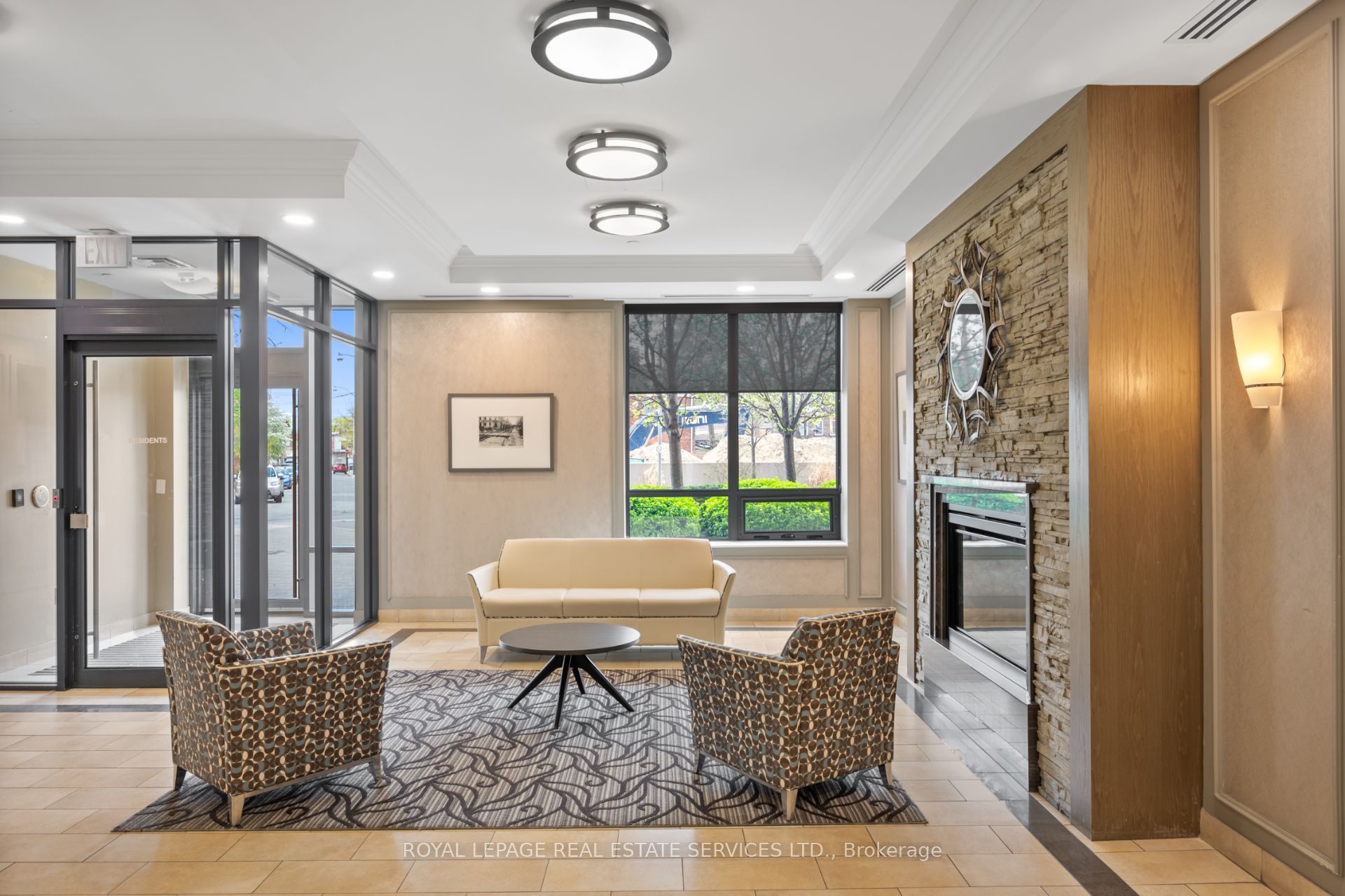 Toronto, ON M6P 5A2, Canada, 2 Bedrooms Bedrooms, ,1 BathroomBathrooms,Residential,Active,124493