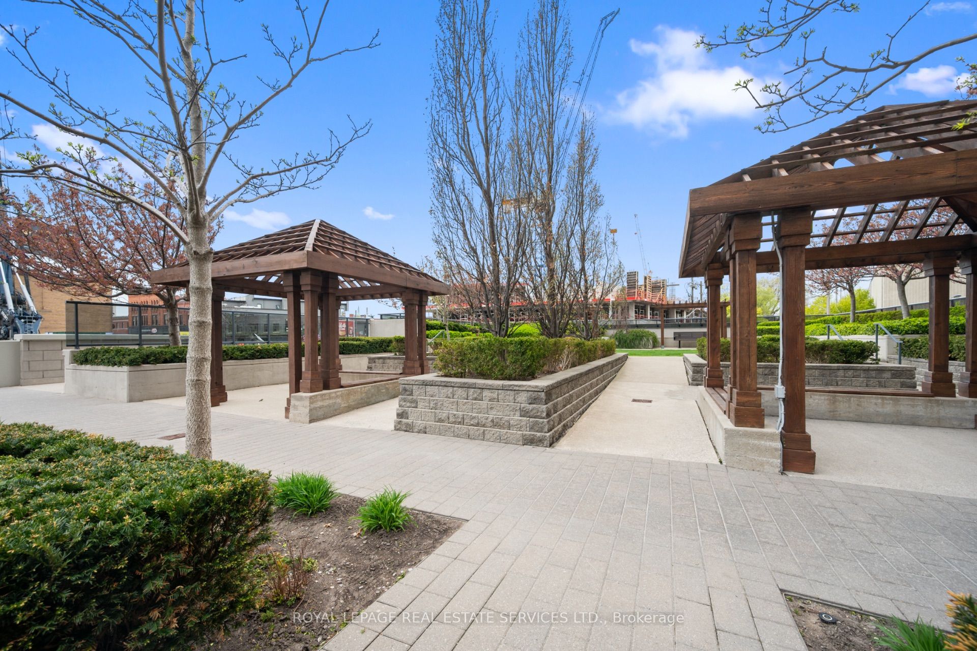 Toronto, ON M6P 5A2, Canada, 2 Bedrooms Bedrooms, ,1 BathroomBathrooms,Residential,Active,124493