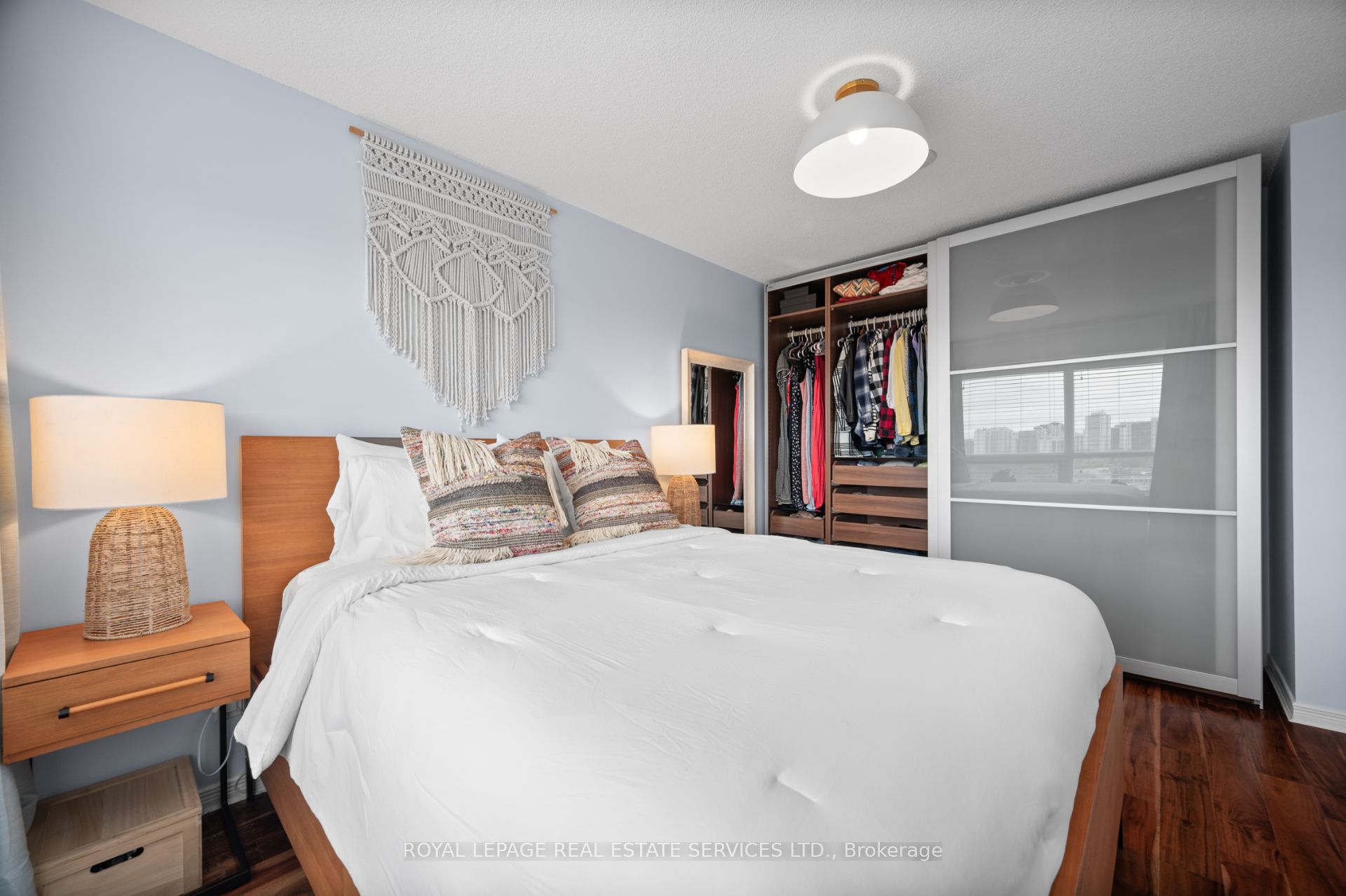 Toronto, ON M6P 5A2, Canada, 2 Bedrooms Bedrooms, ,1 BathroomBathrooms,Residential,Active,124493