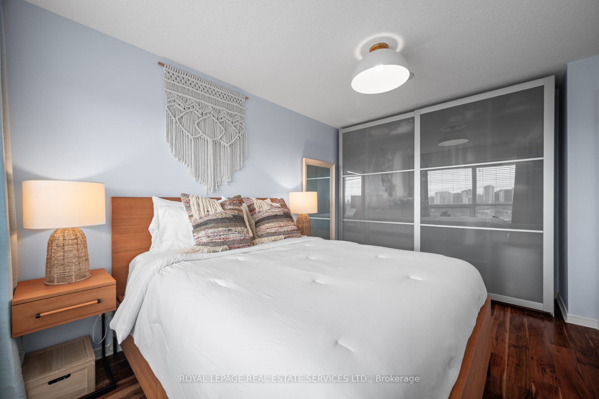 Toronto, ON M6P 5A2, Canada, 2 Bedrooms Bedrooms, ,1 BathroomBathrooms,Residential,Active,124493