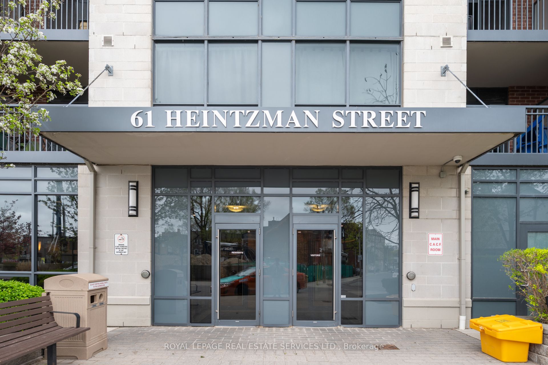 Toronto, ON M6P 5A2, Canada, 2 Bedrooms Bedrooms, ,1 BathroomBathrooms,Residential,Active,124493