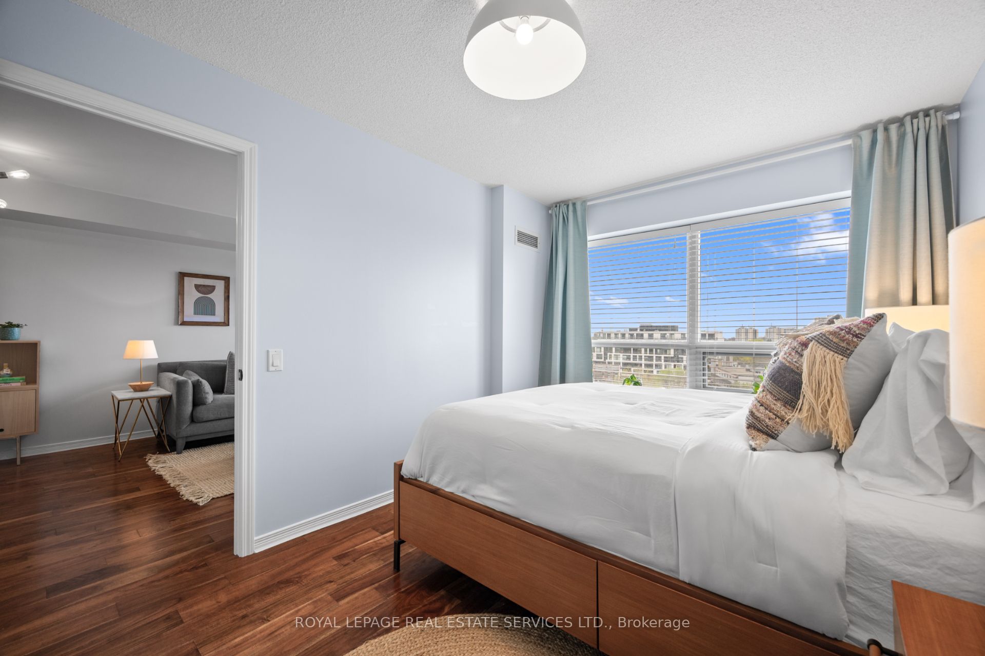 Toronto, ON M6P 5A2, Canada, 2 Bedrooms Bedrooms, ,1 BathroomBathrooms,Residential,Active,124493