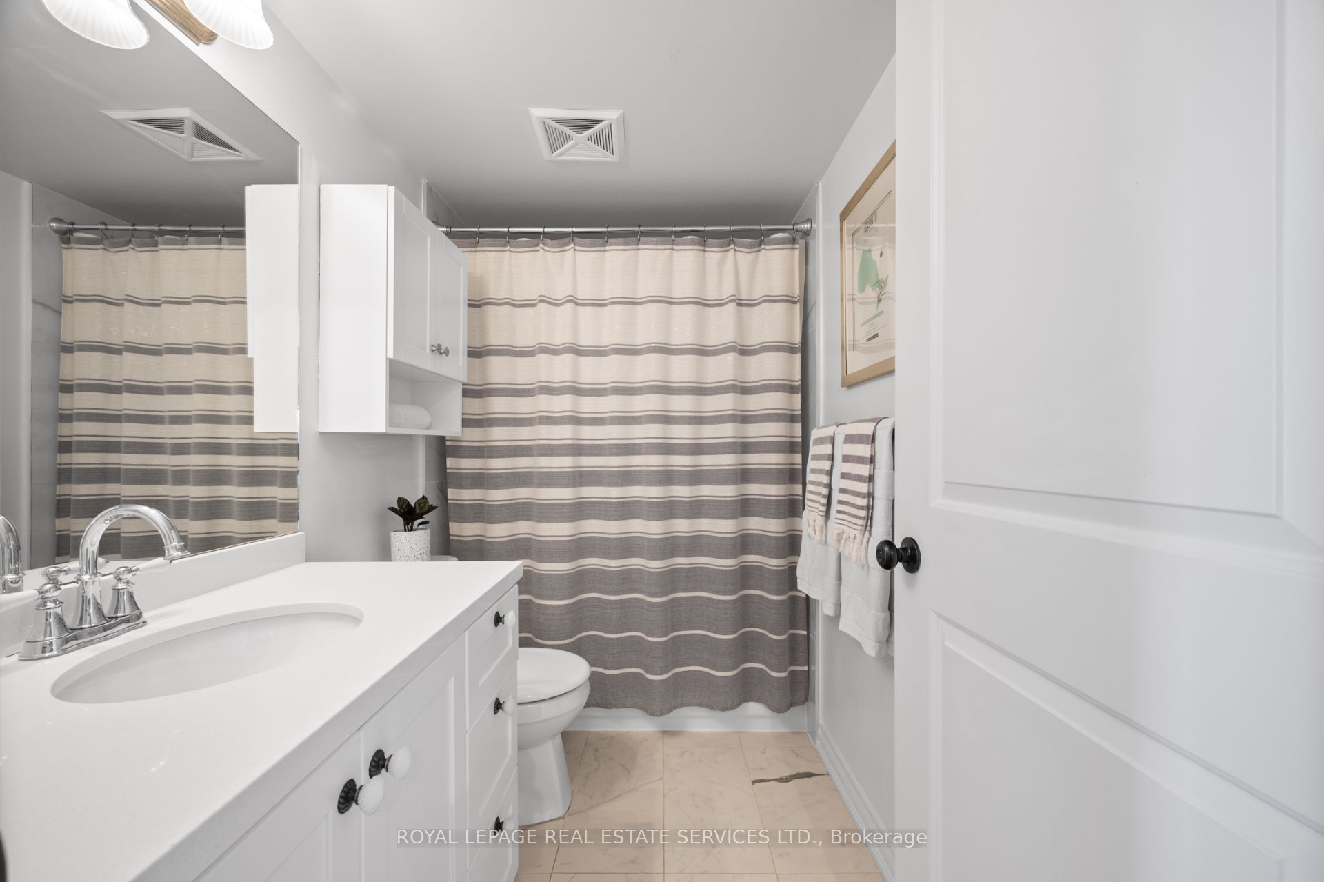 Toronto, ON M6P 5A2, Canada, 2 Bedrooms Bedrooms, ,1 BathroomBathrooms,Residential,Active,124493