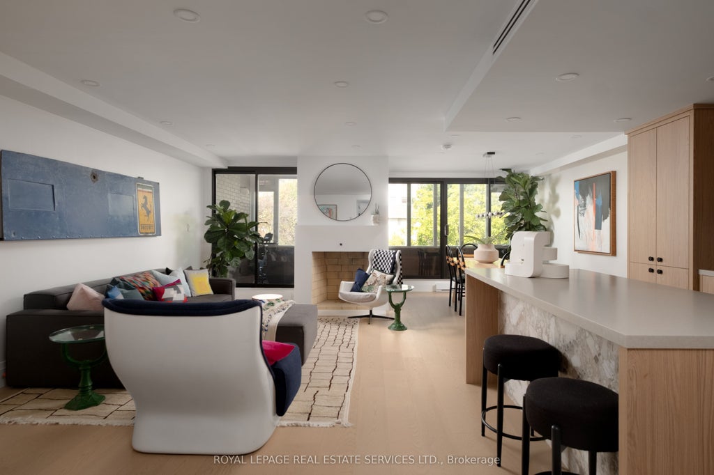 Photo of 349 St. Clair Avenue W #402, Toronto, ON M5P 1N3 (MLS # C13761716)