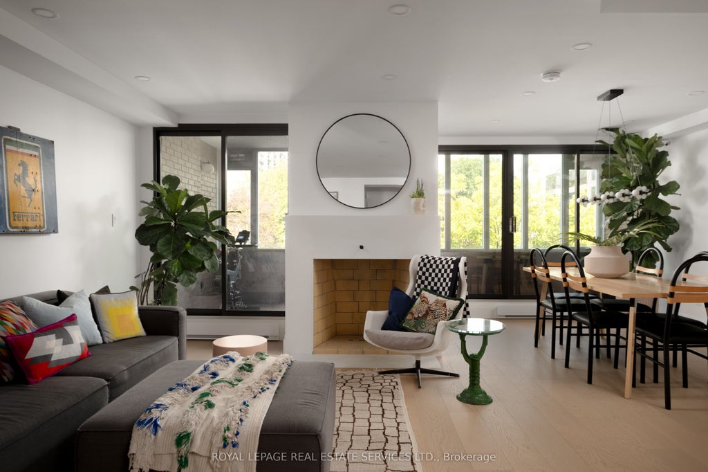 Photo of 349 St. Clair Avenue W #402, Toronto, ON M5P 1N3 (MLS # C13761716)