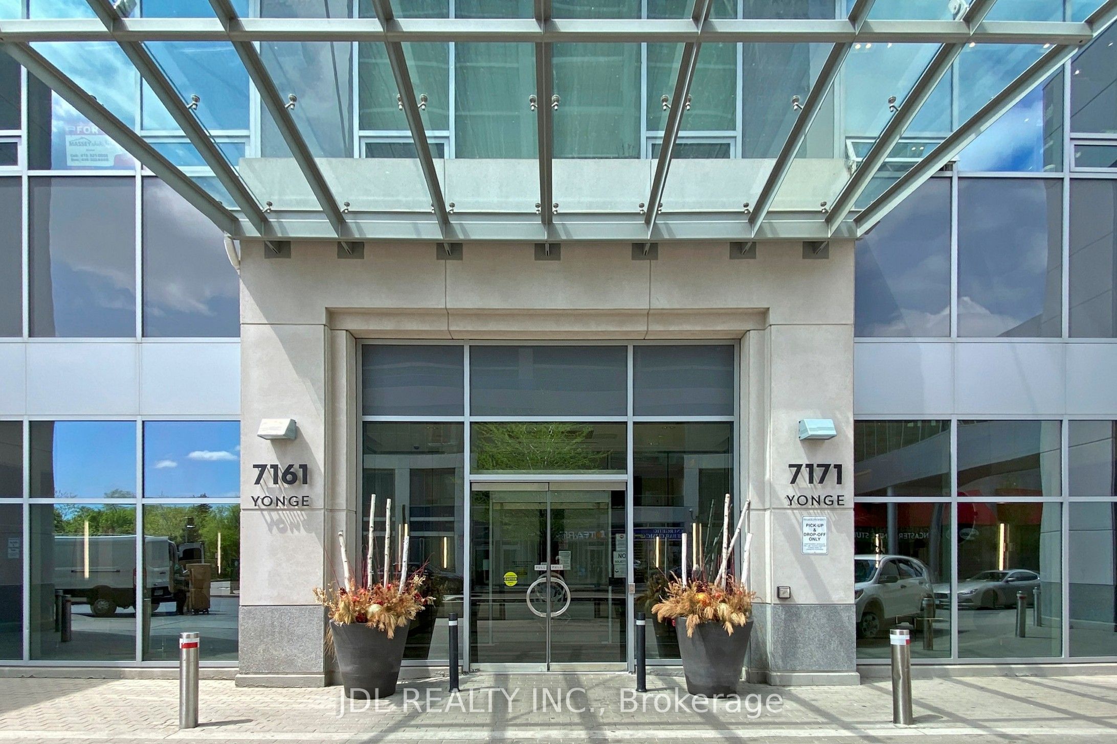 7171 Yonge Street 736