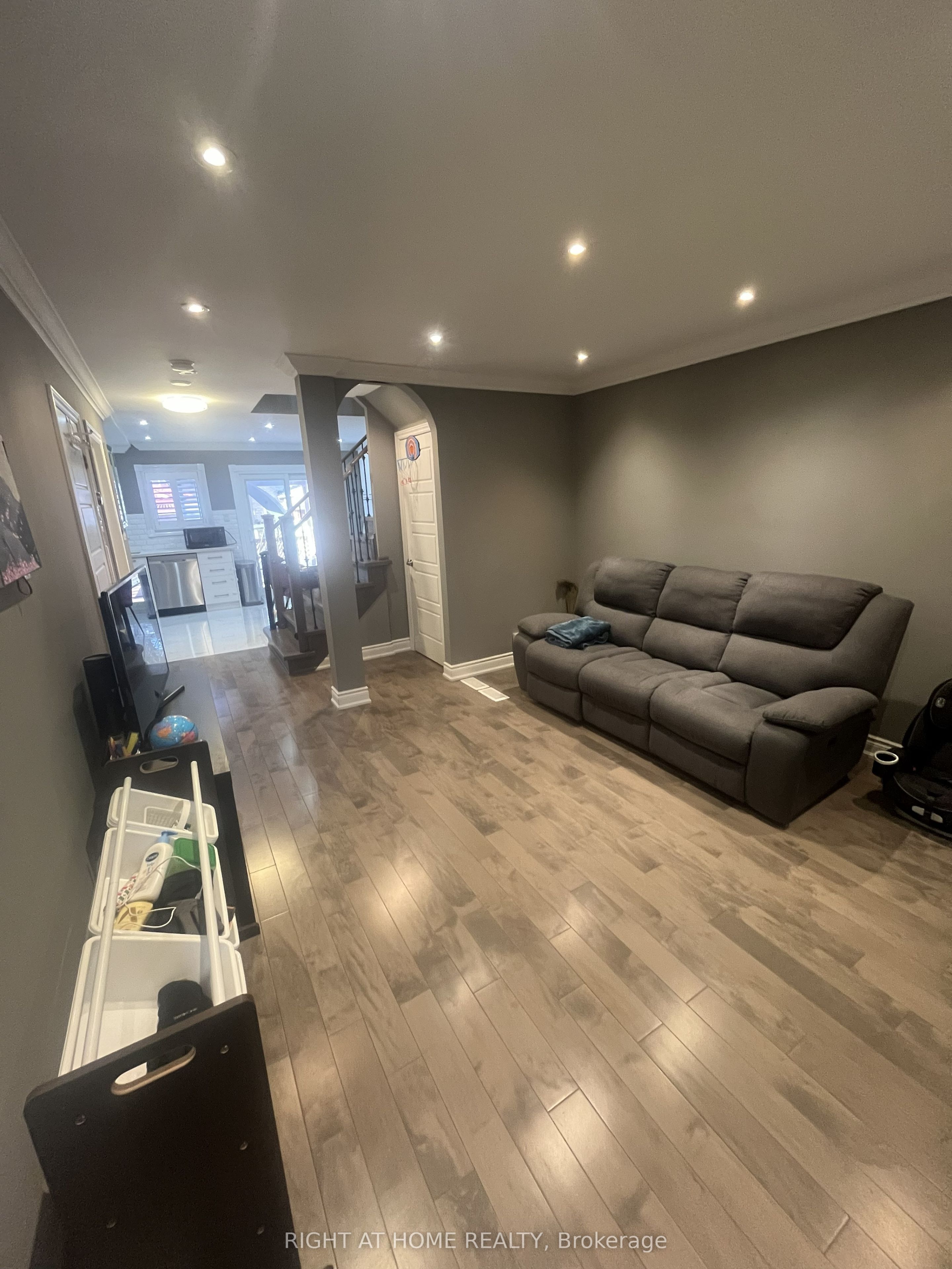 5266 Fairford Crescent