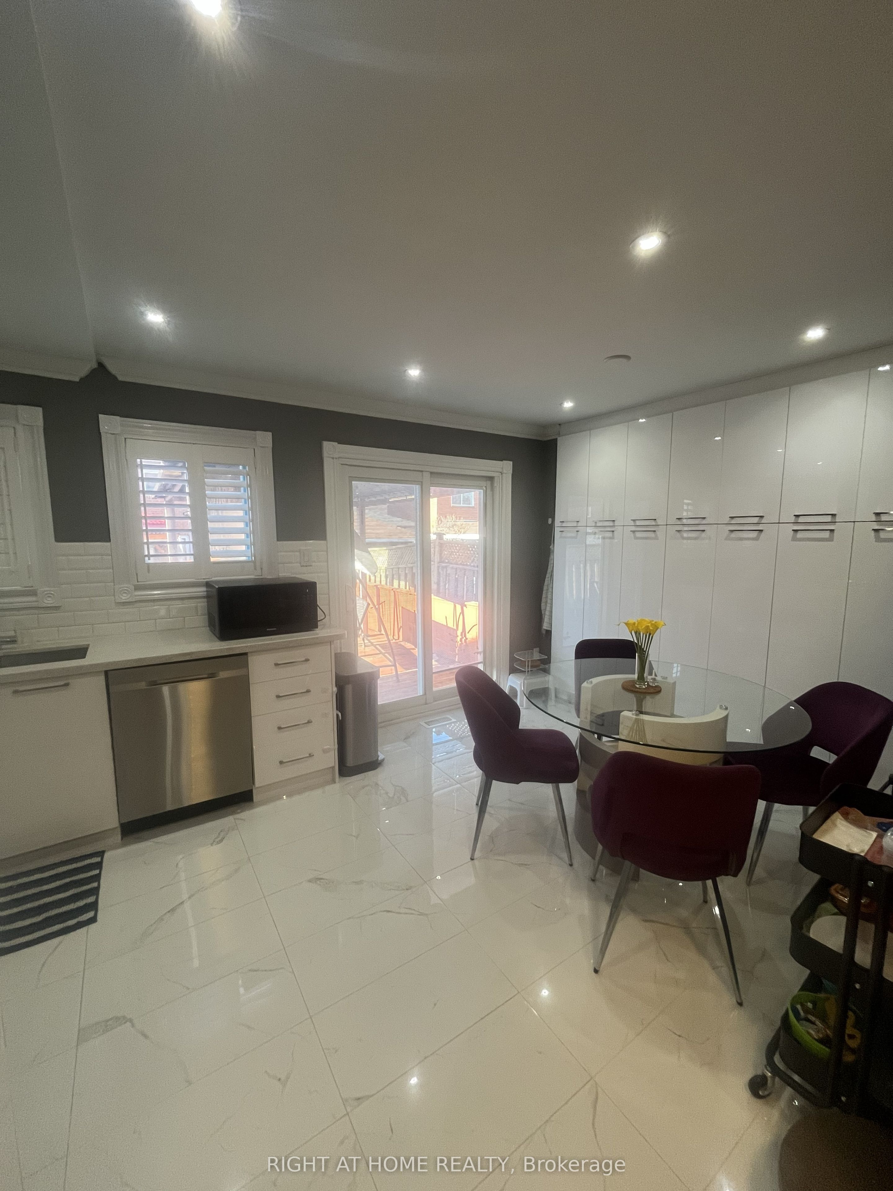 5266 Fairford Crescent