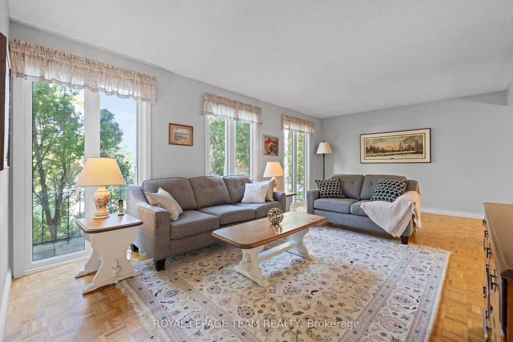 Photo of 2486 Regina Street, Britannia - Lincoln Heights and Area, ON K2B 6X5 (MLS # X12457928)