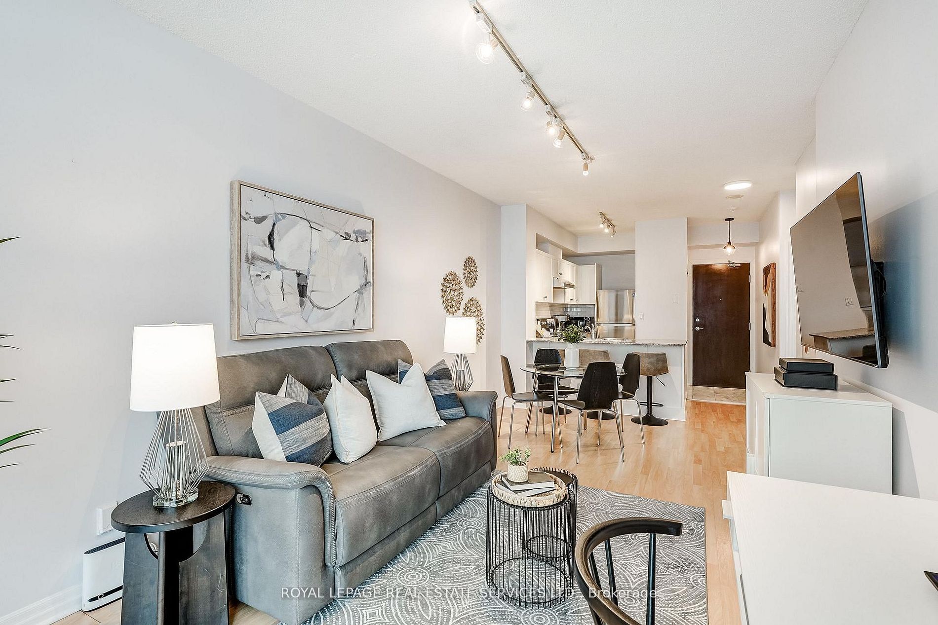 1359 Rathburn Road 1106