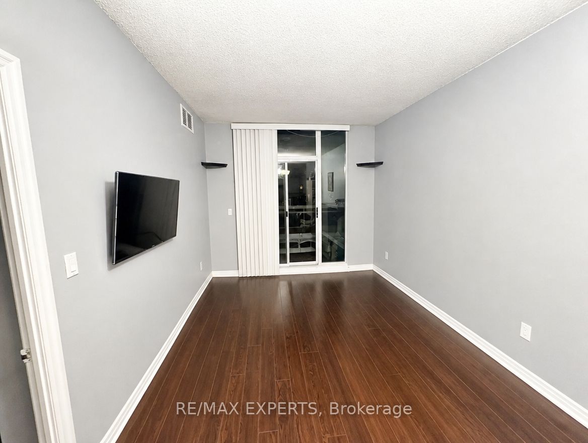 1359 Rathburn Road 209