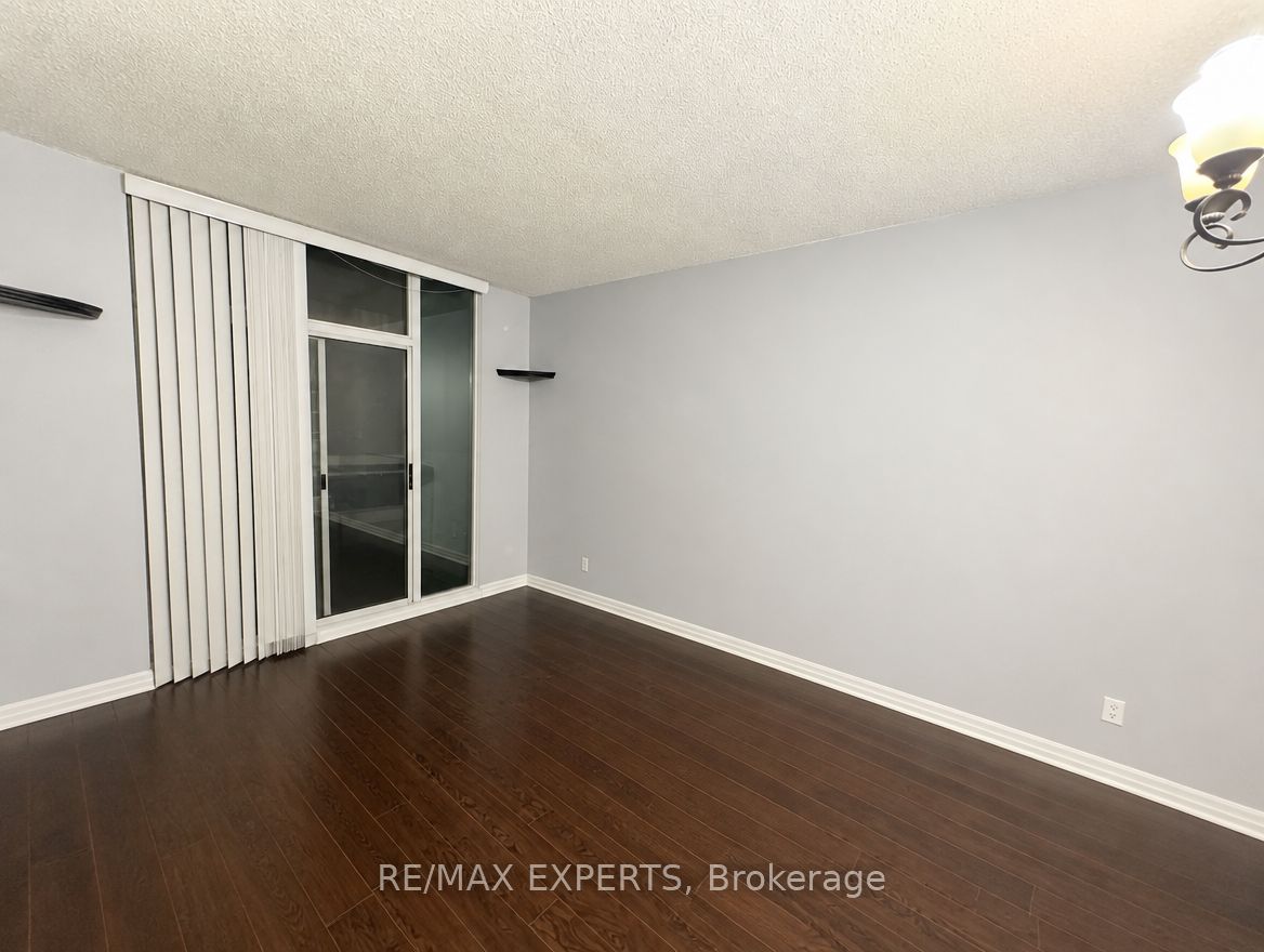 1359 Rathburn Road 209