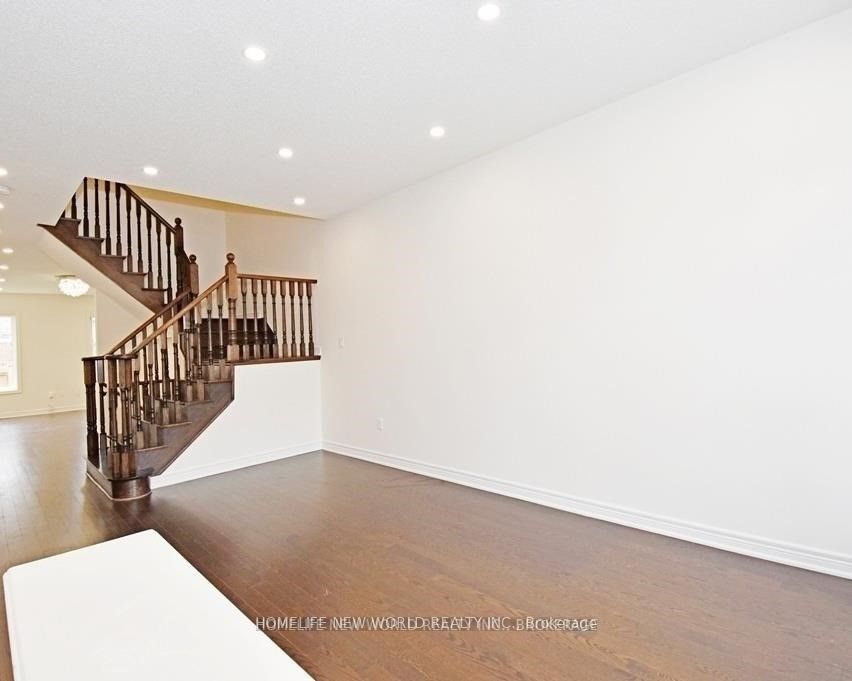 7 JAMES GLOVER Drive