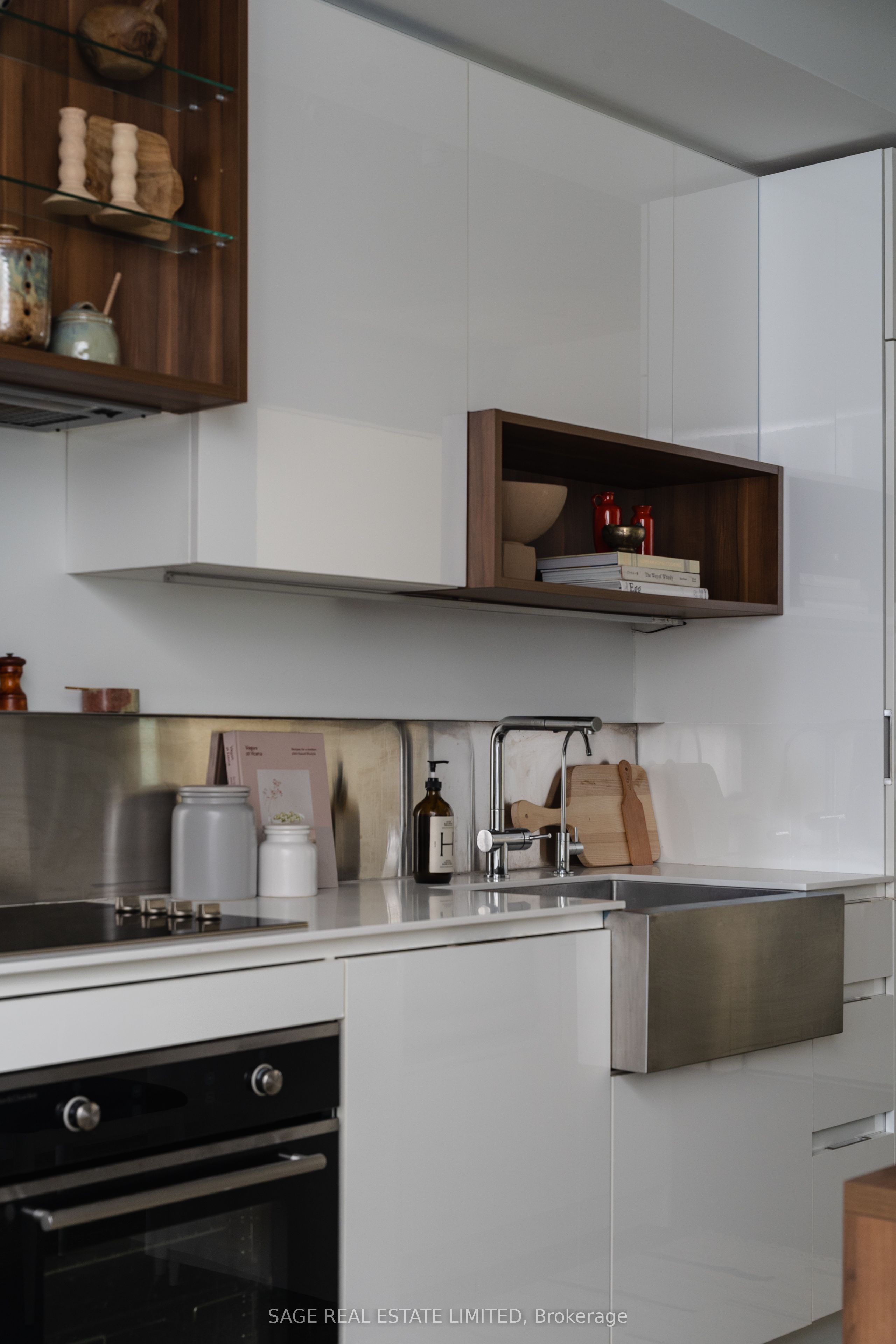 383 Sorauren Avenue 404