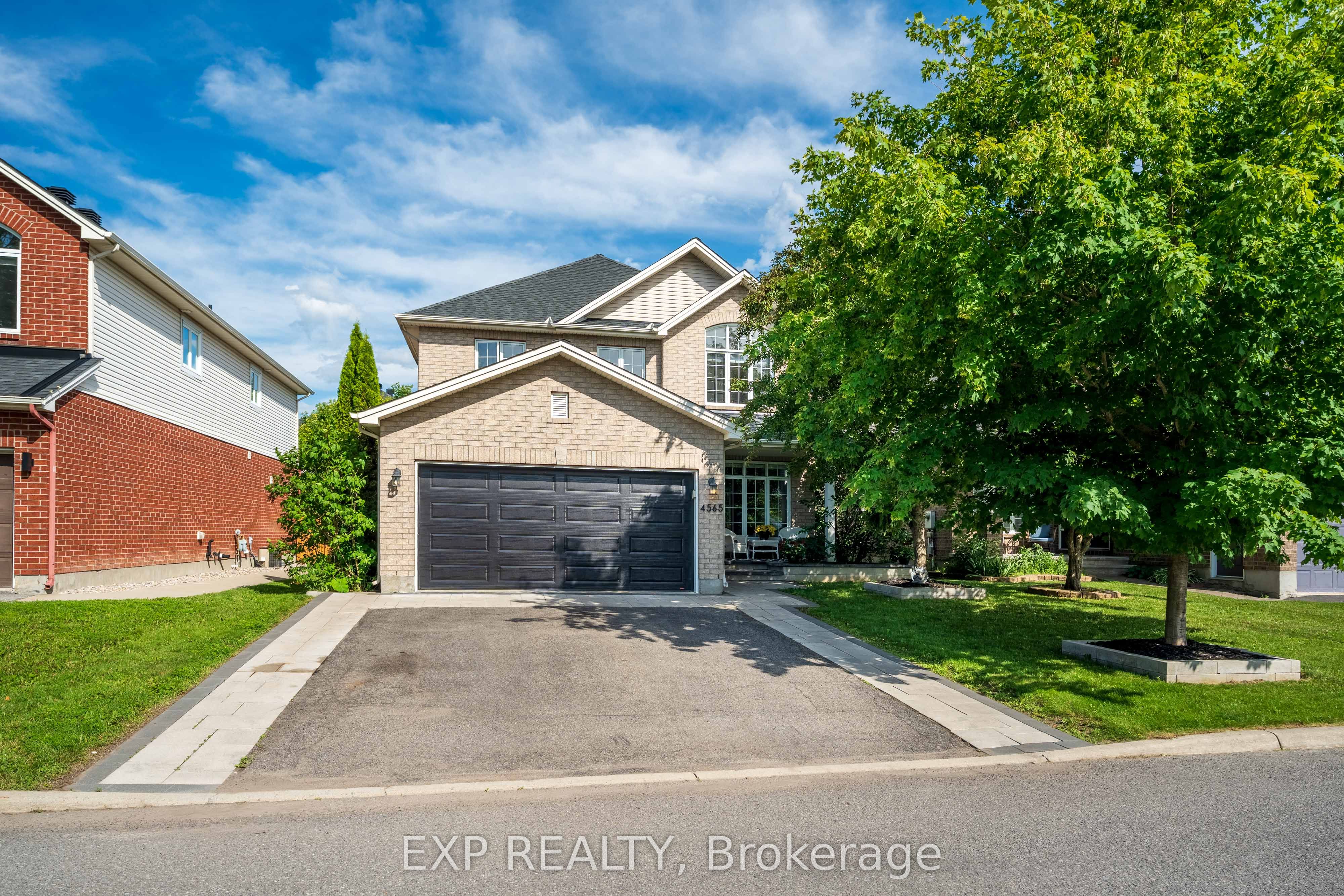 Photo 1 of 31 — 4565 Sugar Maple Drive, Blossom Park - Airport and Area, ON K1V 1R7