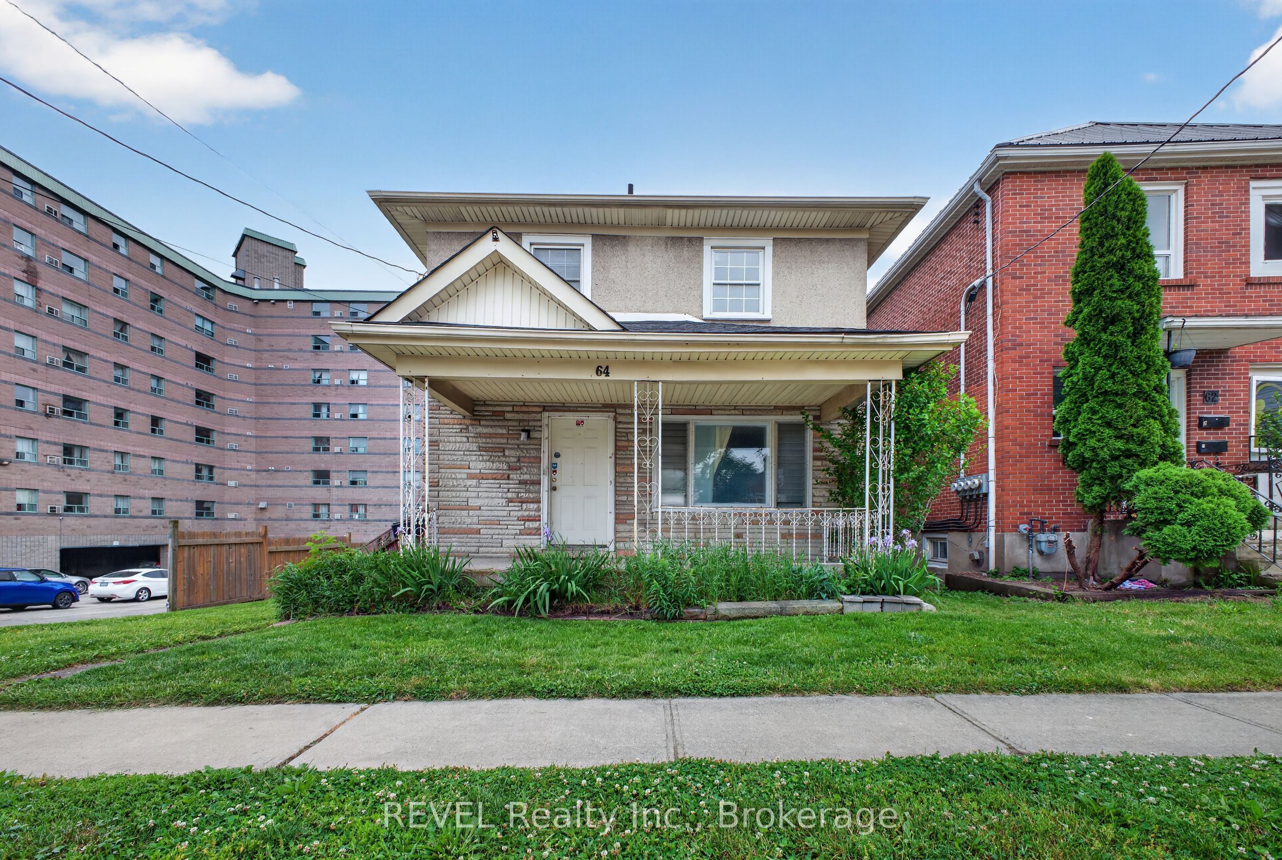 Photo 1 of 19 — 64 Division Street, St. Catharines, ON L2R 3G6
