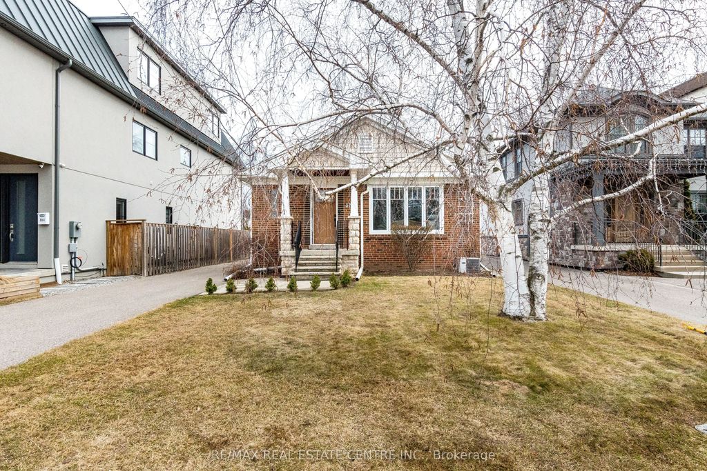 Photo of 37 Maple Avenue N, Mississauga, ON L5H 2R9 (MLS # W13045502)