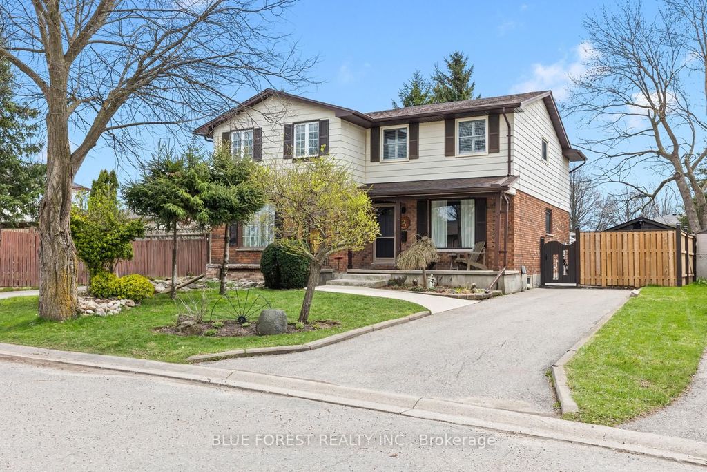Photo of 3 Lacey Crescent, London South, ON N6E 2E6 (MLS # X13033108)