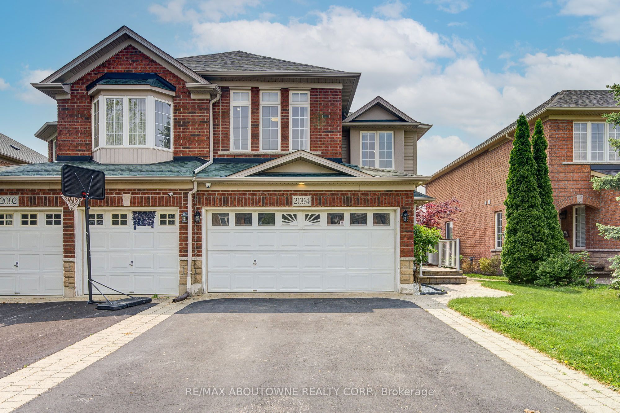 2094 Redstone Crescent