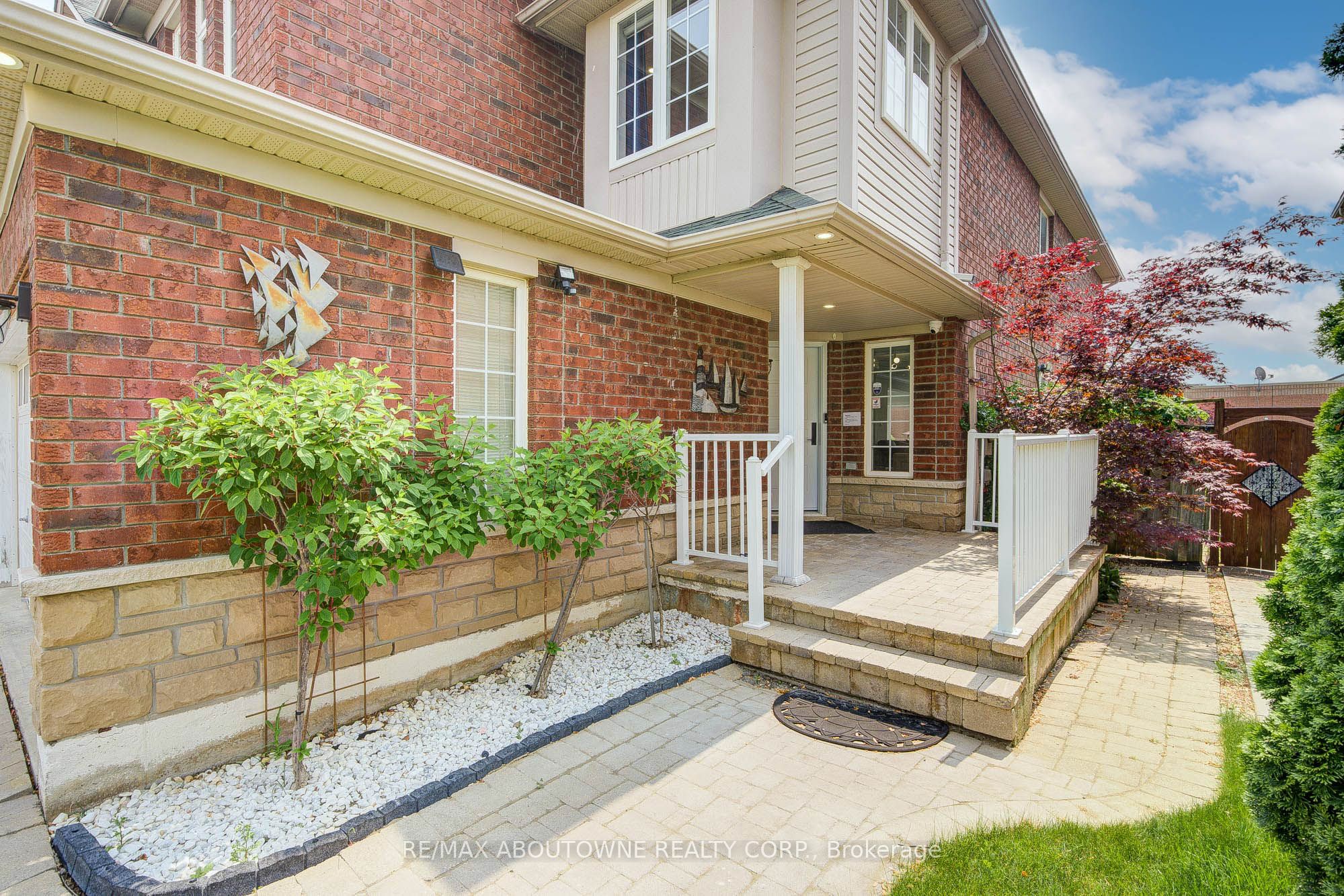 2094 Redstone Crescent