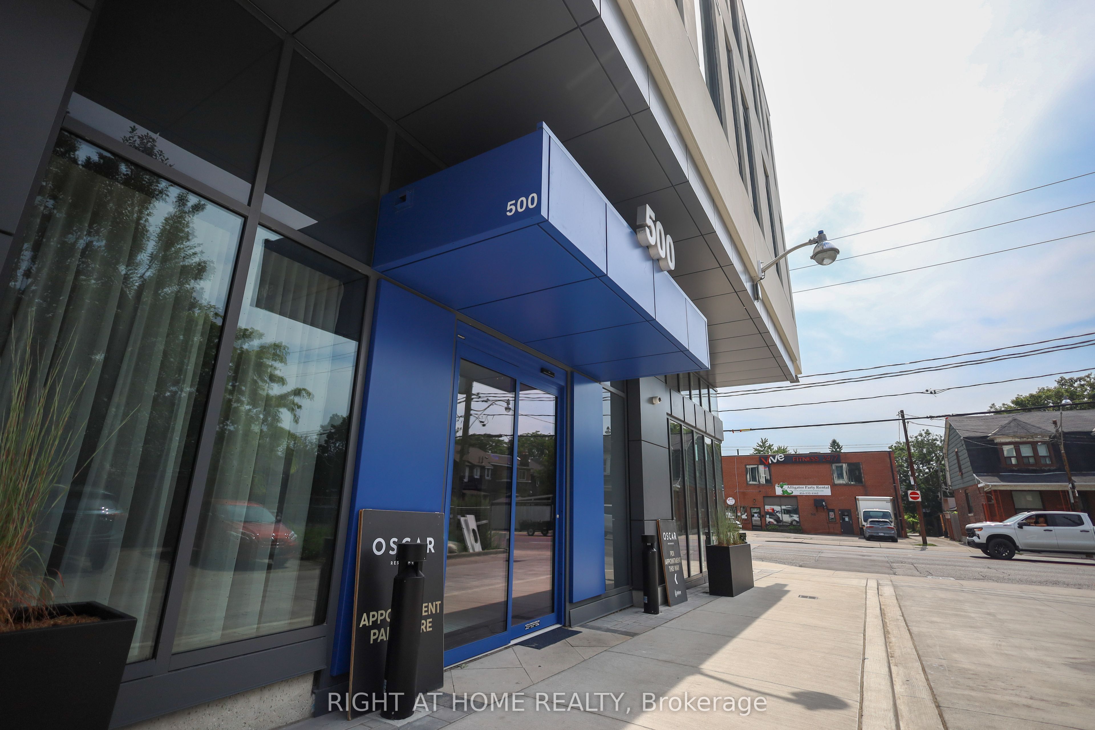 500 Dupont Street 202