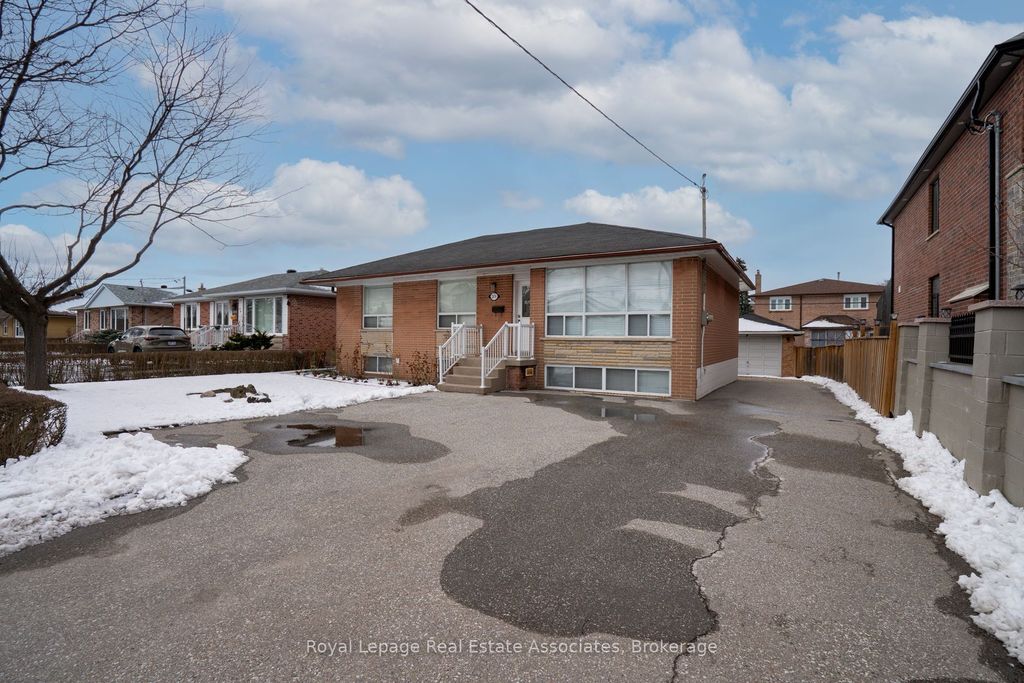 Photo of 2874 Weston Road S, Toronto, ON M9M 2S3 (MLS # W12889816)